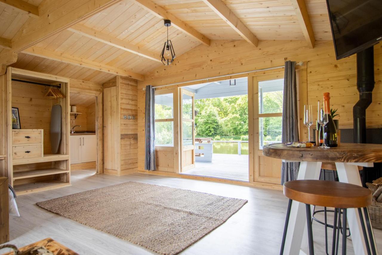 Choller Lake Lodges - Primrose Cabin With Private Hot Tub Arundel Bagian luar foto