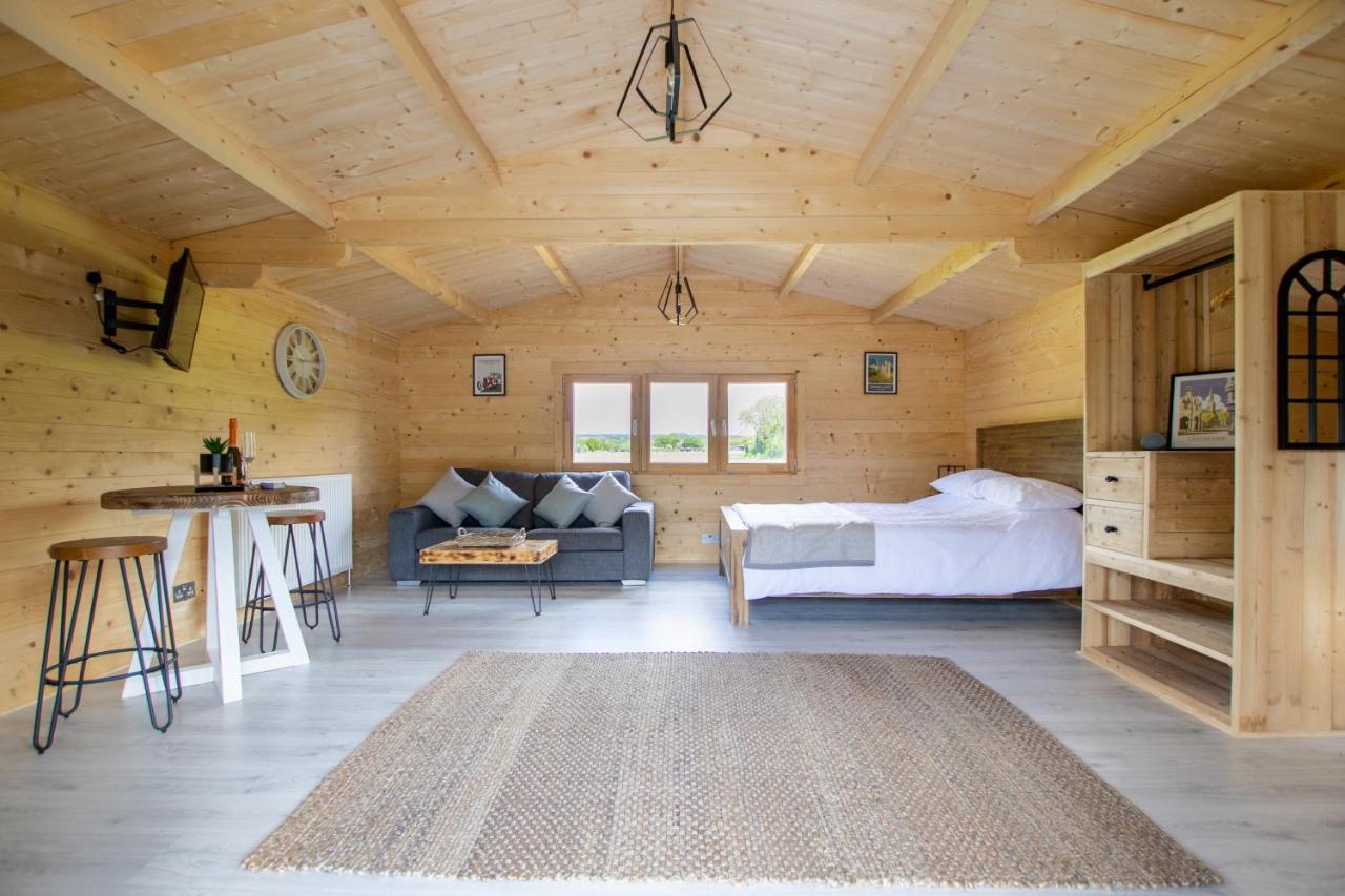 Choller Lake Lodges - Primrose Cabin With Private Hot Tub Arundel Bagian luar foto
